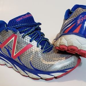 Women's 8 athletic shoes